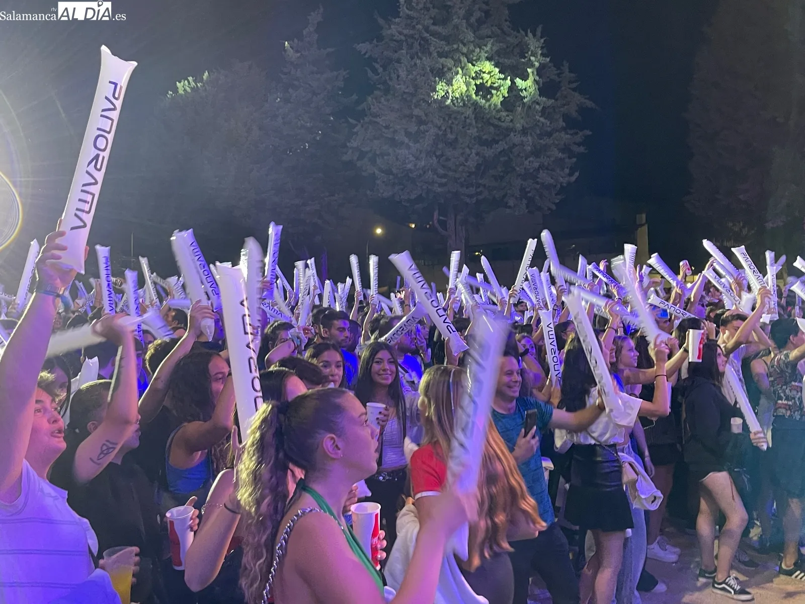 La Plaza de España se convertía hace siete días en una explosiòn multitudinaria de alegría con la vuelta de las Ferias y Fiestas 