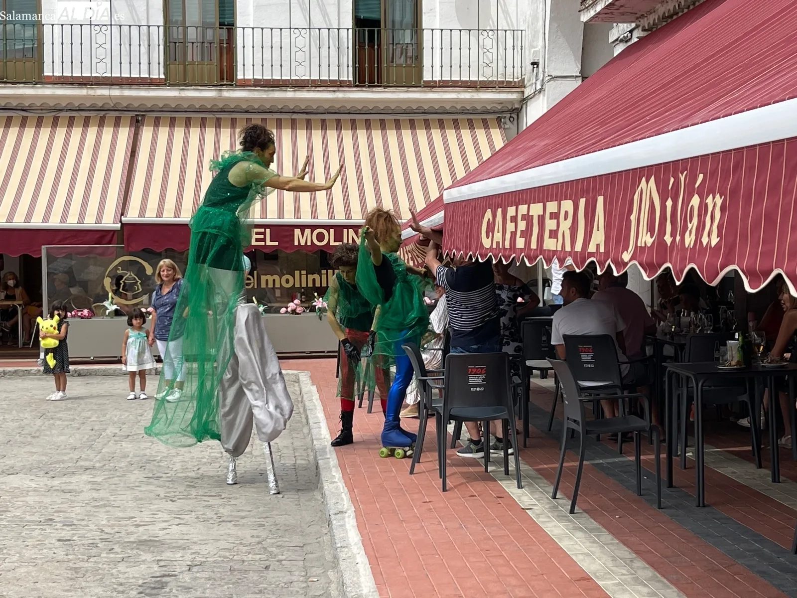 El animado Pasacalles de Margaritas Yellow animaba la mañana festiva en Peñaranda