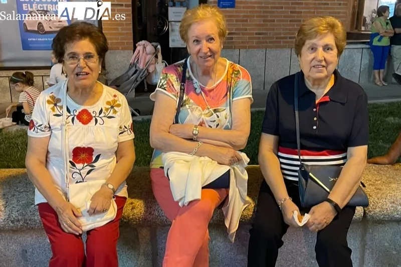 Multitud de personas han participado en la merienda de la carne de novillo