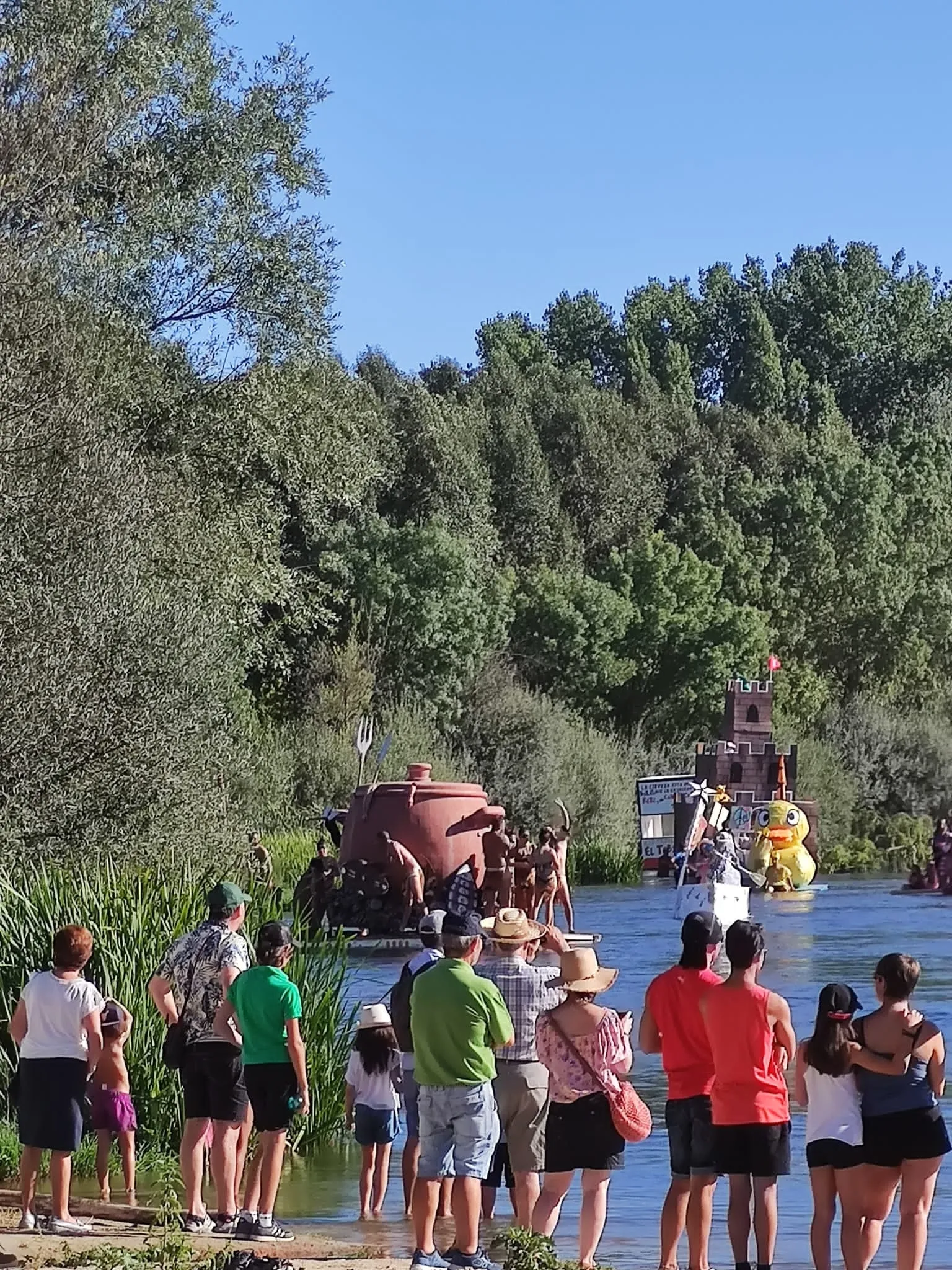 Foto 15 - Multitudinaria fiesta para vivir la vuelta del descenso de los OFNIS en Huerta