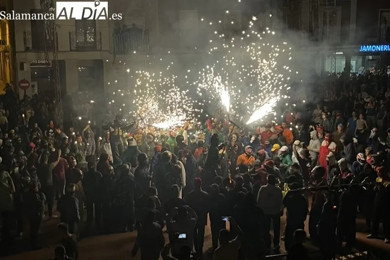Foto 8 - Pe&ntilde;aranda arde de nuevo junto a Kull D&acute;Sac y miles de personas