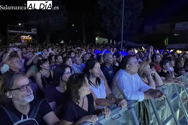 Rozalén ofrecía el concierto de Ferias y Fiestas en el parque La Huerta