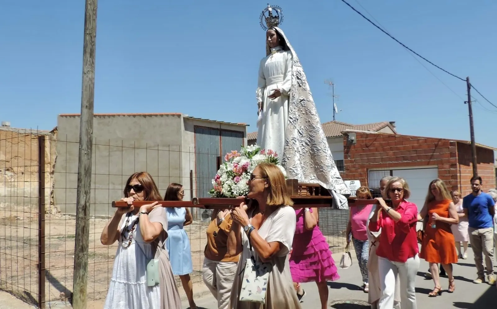 Aldearrubia a festejado este lunes en las calles a su patrona, la Virgen de la Asunciòn