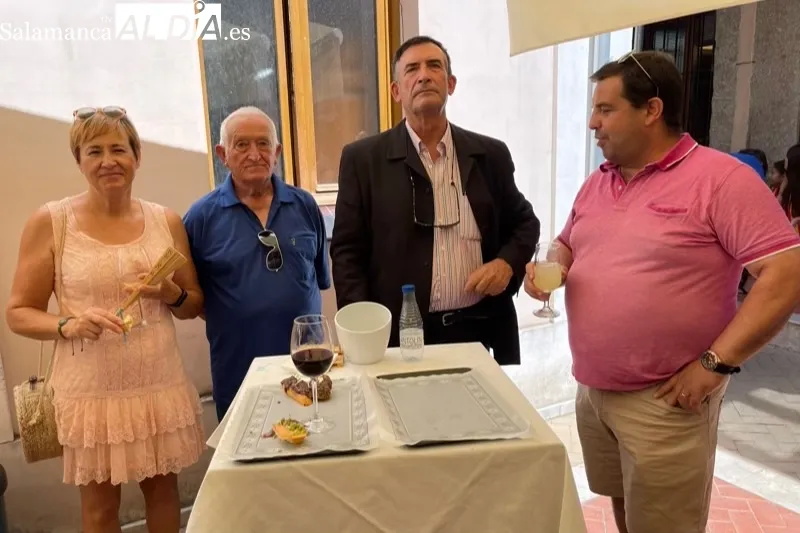 Alcaldes y cargos de la comarca participaban en la recepciòn de fiestas 