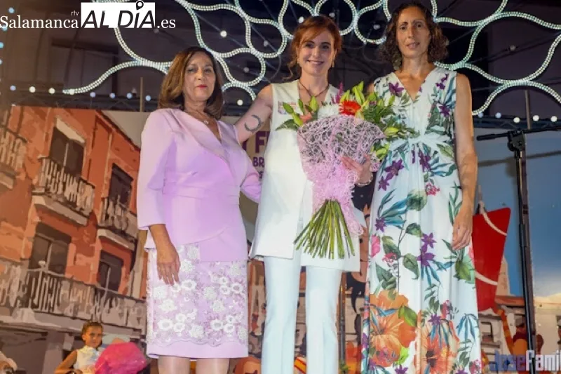La Plaza de España se convertía hace siete días en una explosiòn multitudinaria de alegría con la vuelta de las Ferias y Fiestas 