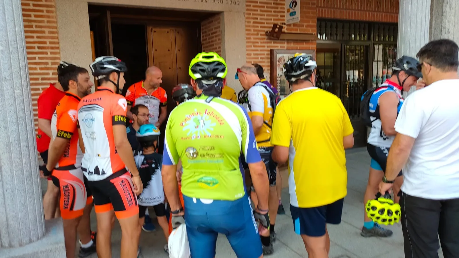 La IV Vuelta Ciclista a Macotera salía desde la Plaza Mayor