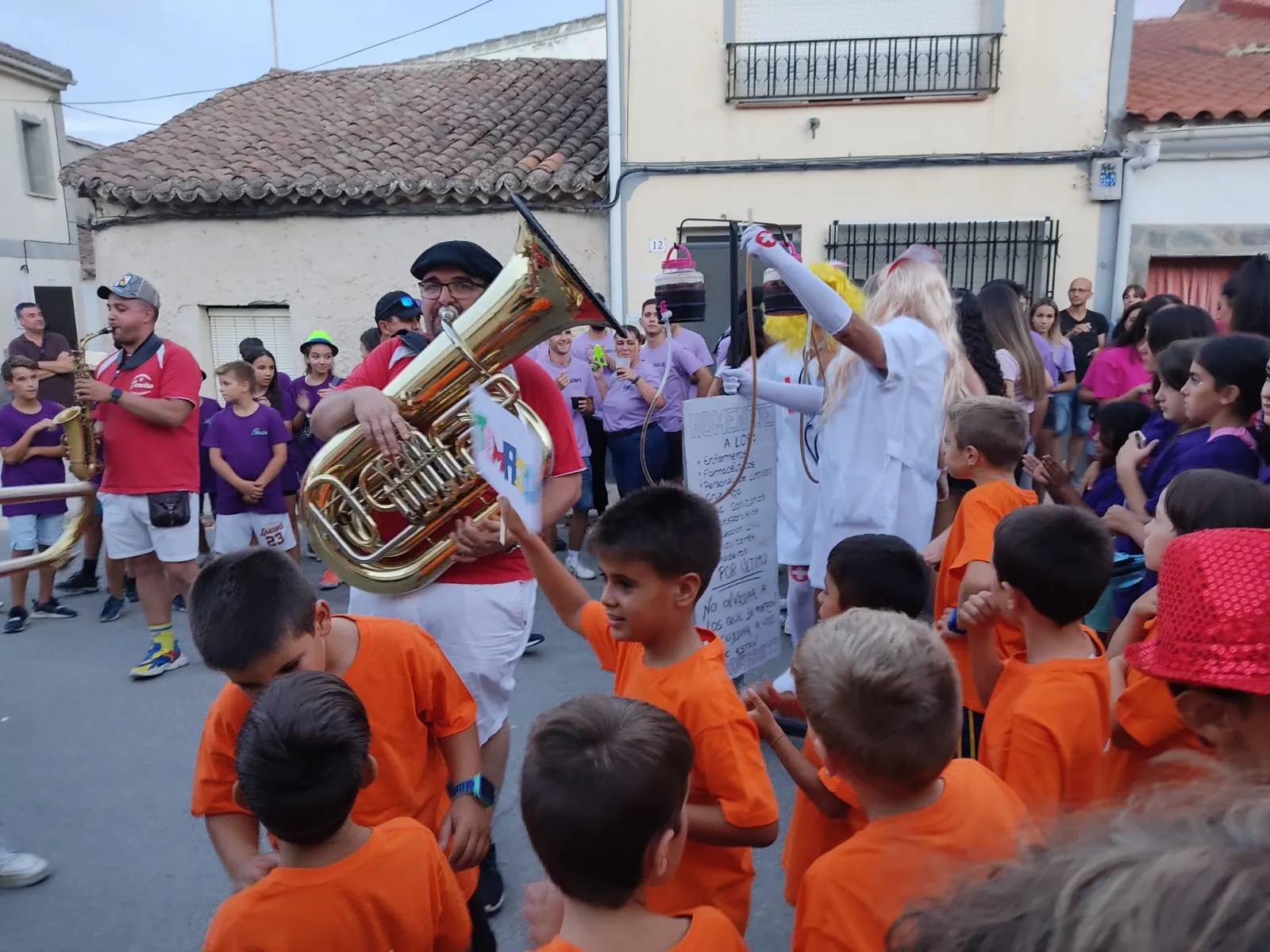 La concentraciòn de peñas con la Charanga generaba un gran ambiente en El Pedroso de la Armuña