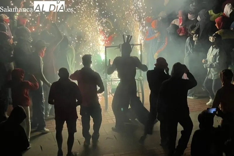 Foto 4 - Pe&ntilde;aranda arde de nuevo junto a Kull D&acute;Sac y miles de personas