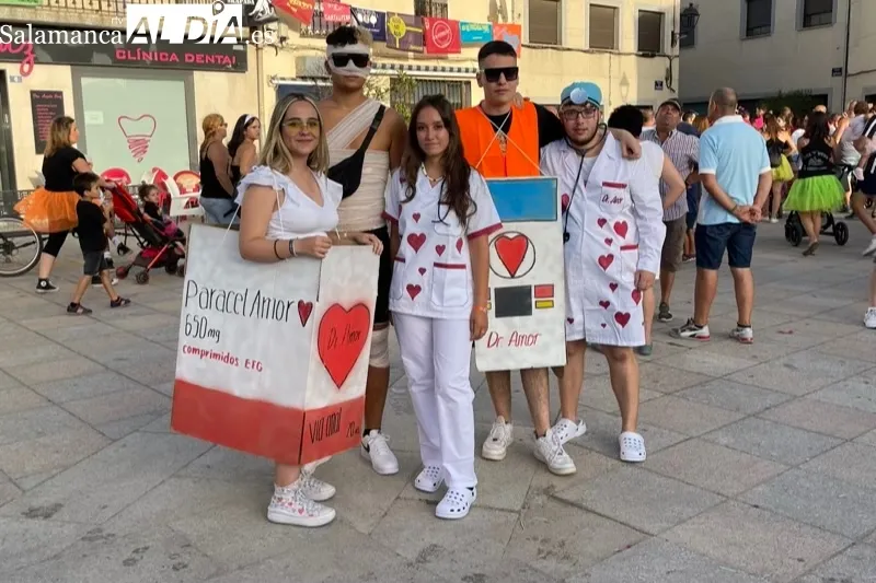 Las peñas de Cantalpino han dado la bienvenida a sus fiestas con un pasacalles