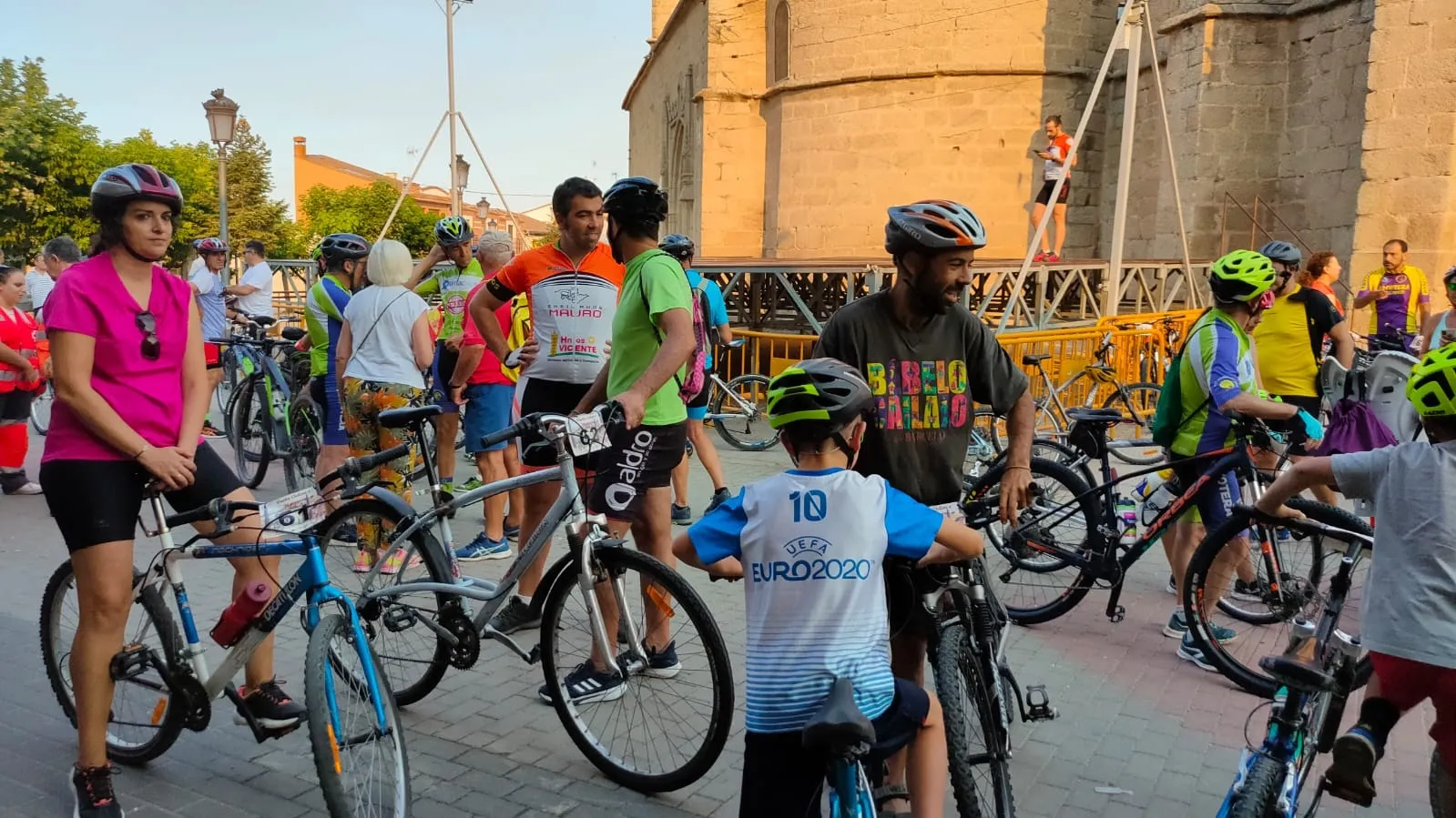 La IV Vuelta Ciclista a Macotera salía desde la Plaza Mayor