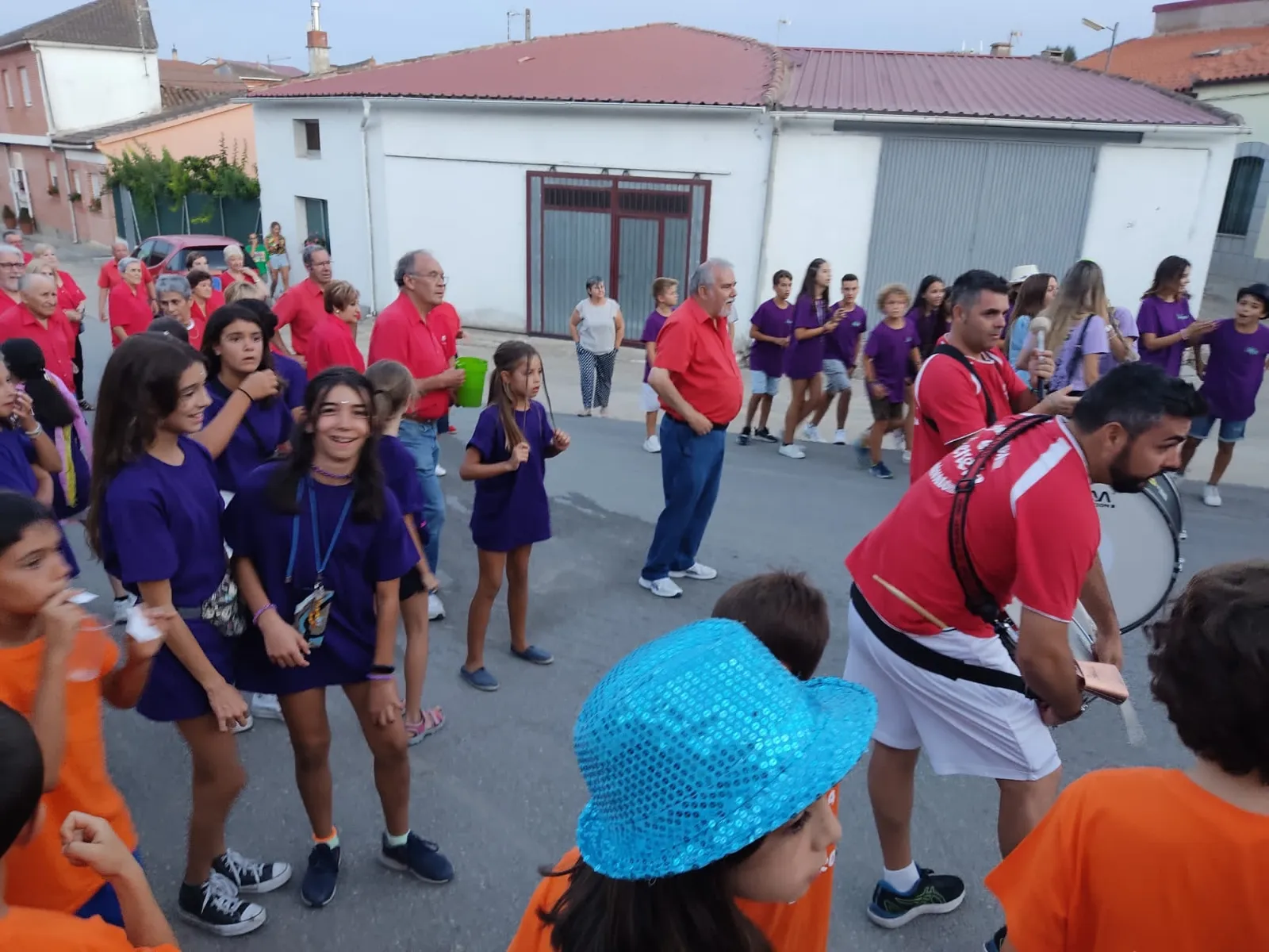 La concentraciòn de peñas con la Charanga generaba un gran ambiente en El Pedroso de la Armuña