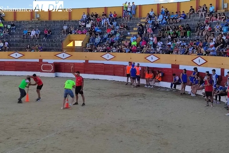 Foto 10 - Carcajadas y carreras protagonizan el llamativo evento 'Humor Amarillo' en Babilafuente