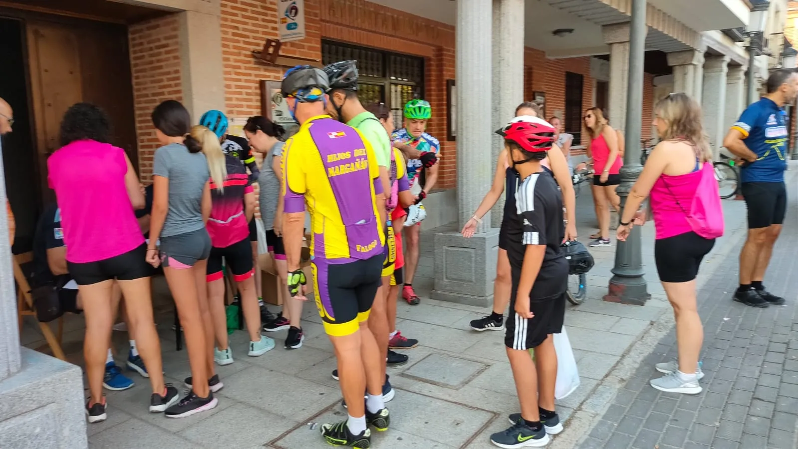 La IV Vuelta Ciclista a Macotera salía desde la Plaza Mayor