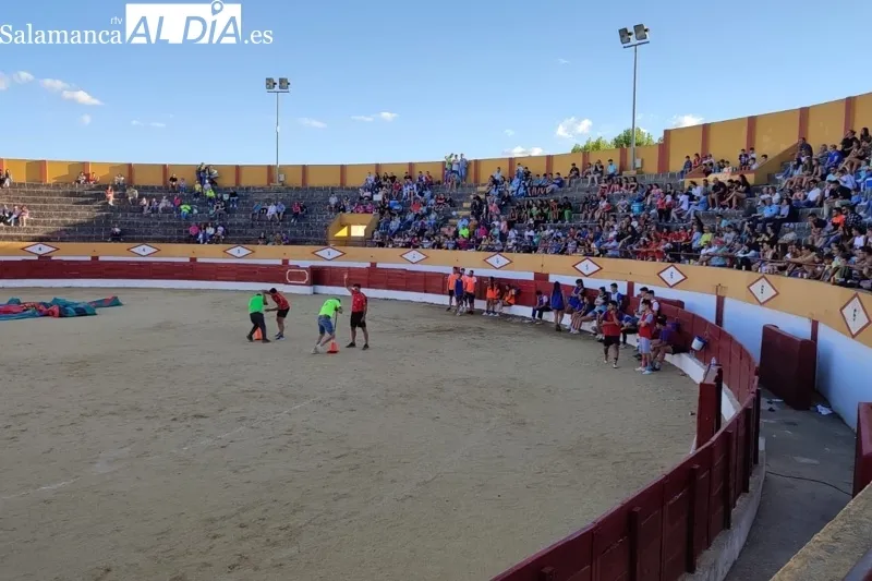 Foto 6 - Carcajadas y carreras protagonizan el llamativo evento 'Humor Amarillo' en Babilafuente