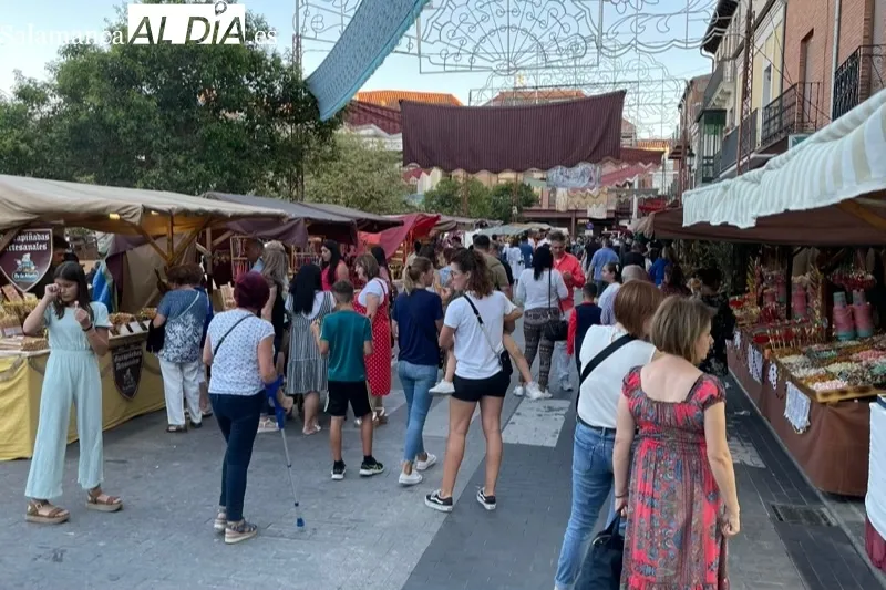 El Mercado Barroco comenzaba su actividad este viernes
