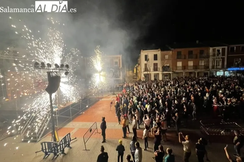 Foto 11 - Pe&ntilde;aranda arde de nuevo junto a Kull D&acute;Sac y miles de personas
