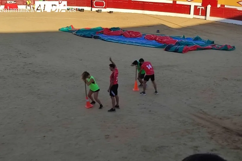 Foto 2 - Carcajadas y carreras protagonizan el llamativo evento 'Humor Amarillo' en Babilafuente