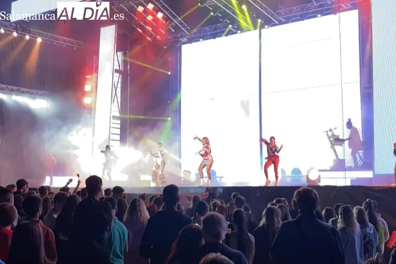 Foto 3 - La Orquesta Olympus pone a bailar al parque La Huerta en el arranque oficial de las pre-fiestas en Pe&ntilde;aranda