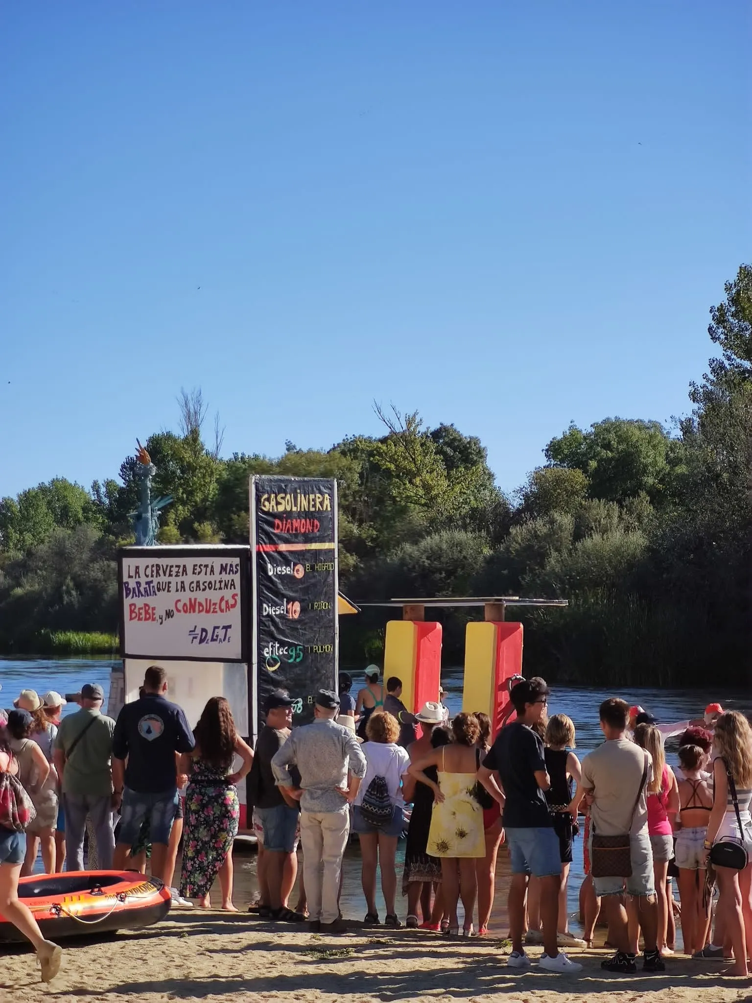 Foto 5 - Multitudinaria fiesta para vivir la vuelta del descenso de los OFNIS en Huerta
