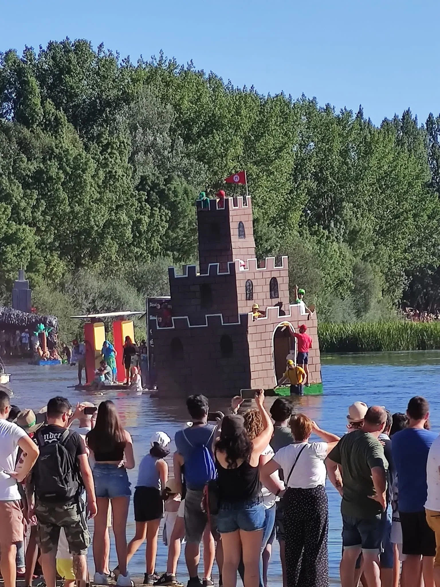 Foto 10 - Multitudinaria fiesta para vivir la vuelta del descenso de los OFNIS en Huerta