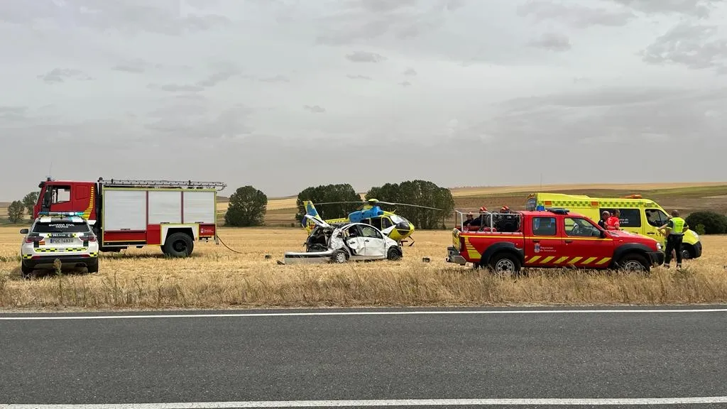 Foto 3 - Herida una mujer en un aparatoso accidente de tr&aacute;fico en Cantalpino