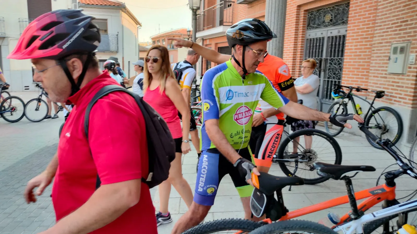 La IV Vuelta Ciclista a Macotera salía desde la Plaza Mayor