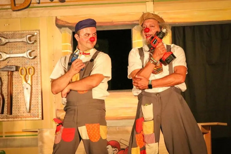 Obra de teatro familiar 'Bricomanazas' en Carbajosa de la Sagrada