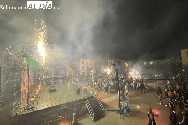 Foto 9 - Pe&ntilde;aranda arde de nuevo junto a Kull D&acute;Sac y miles de personas