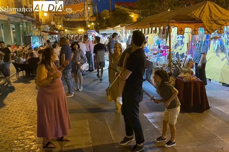 El Mercado Barroco de Peñaranda se llenaba de vecinos y visitantes 