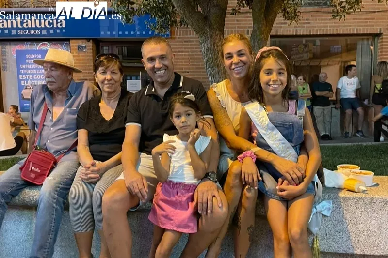 Multitud de personas han participado en la merienda de la carne de novillo