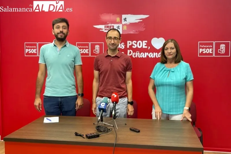 David Serrada, Carmen Ávila y Francisco Díaz presentaban en Peñaranda el abono gratuito para el tren
