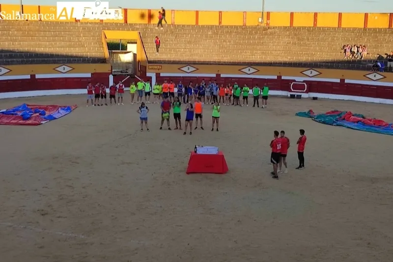 Foto 11 - Carcajadas y carreras protagonizan el llamativo evento 'Humor Amarillo' en Babilafuente