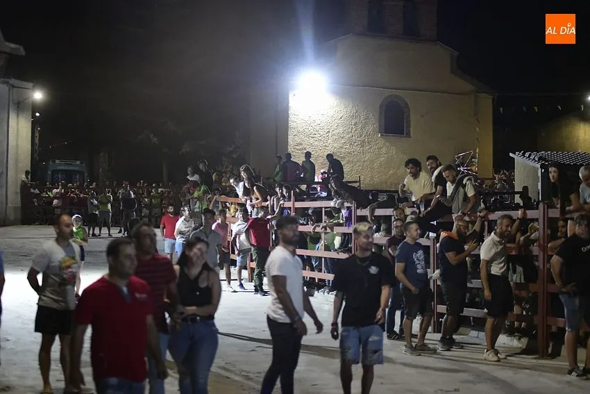 Foto 8 - Concurrid&iacute;sima madrugada taurina en Serradilla del Llano
