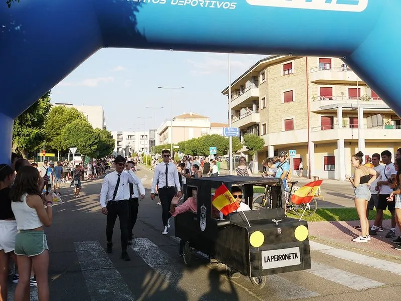 Divertida carrera de Autos Locos en Carbajosa de la Sagrada