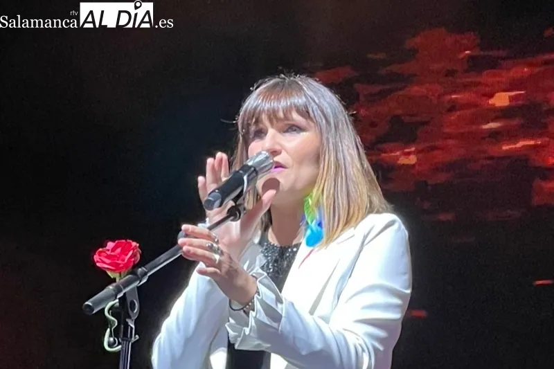 Rozalén ofrecía el concierto de Ferias y Fiestas en el parque La Huerta