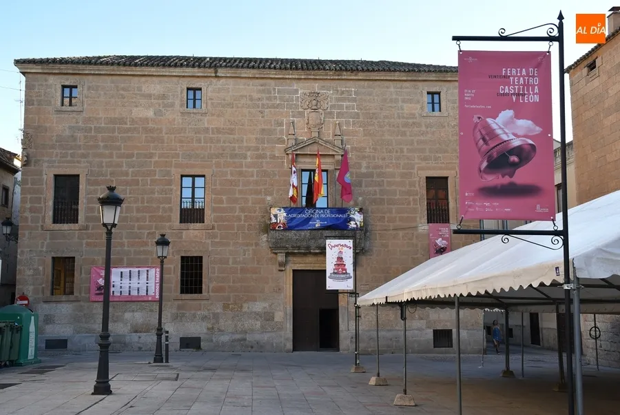 Foto 2 - D&iacute;a de preparativos para la gran fiesta de cumplea&ntilde;os de la Feria