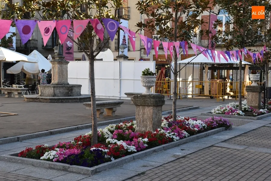 Foto 7 - D&iacute;a de preparativos para la gran fiesta de cumplea&ntilde;os de la Feria