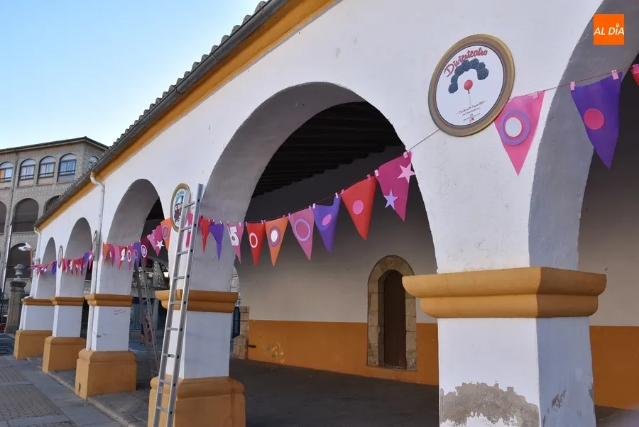 Foto 9 - D&iacute;a de preparativos para la gran fiesta de cumplea&ntilde;os de la Feria