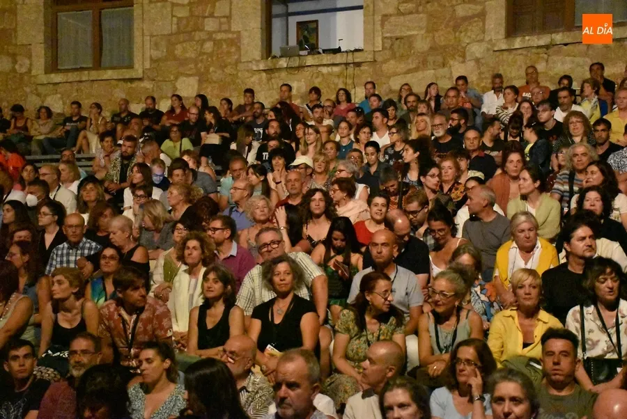 Foto 4 - Los Sitios vuelve a ser un mes despu&eacute;s lugar de estancia de refugiados en el cierre con risas del mi&eacute;rcoles