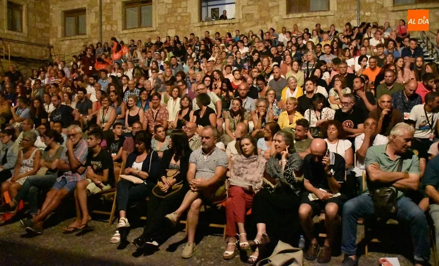 Foto 8 - Los Sitios vuelve a ser un mes despu&eacute;s lugar de estancia de refugiados en el cierre con risas del mi&eacute;rcoles