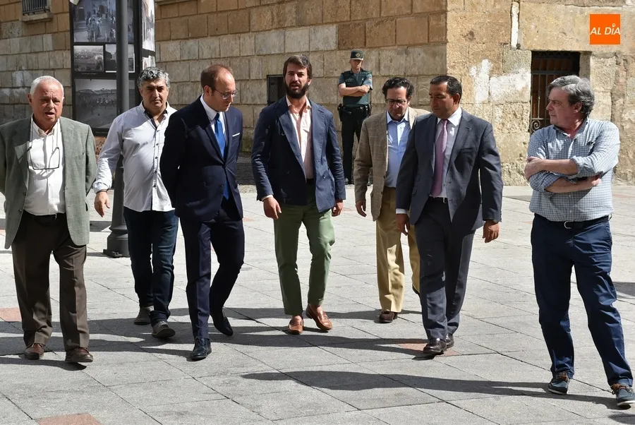 Foto 2 - La Feria de Teatro de Ciudad Rodrigo inaugura su 25&ordf; edici&oacute;n luciendo m&uacute;sculo institucional