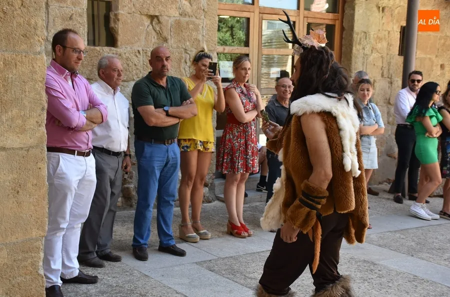 Foto 6 - Ve la luz un libro que propone un viaje al pasado m&aacute;s lejano de Ciudad Rodrigo