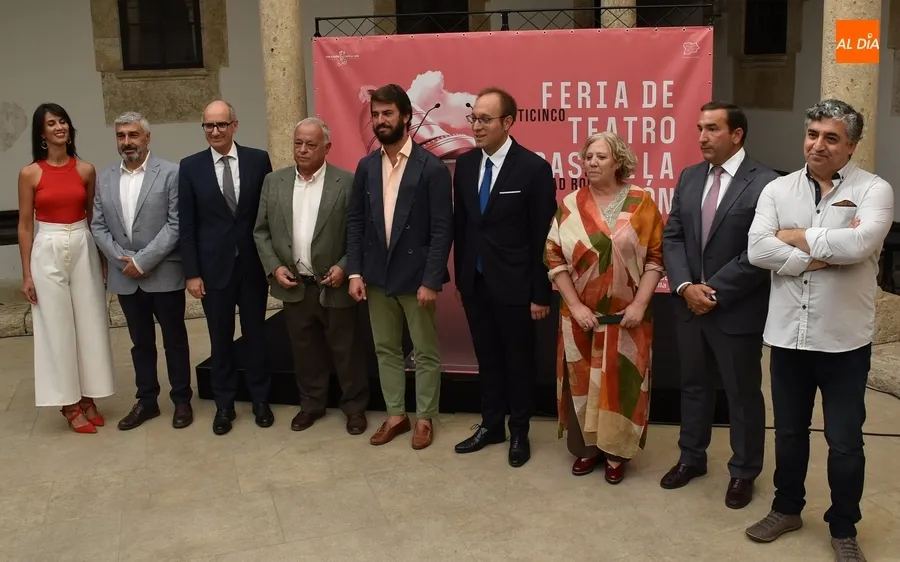 Foto 3 - La Feria de Teatro de Ciudad Rodrigo inaugura su 25&ordf; edici&oacute;n luciendo m&uacute;sculo institucional