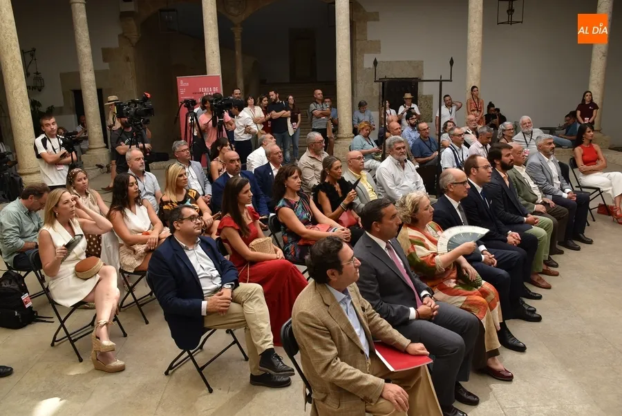 Foto 5 - La Feria de Teatro de Ciudad Rodrigo inaugura su 25&ordf; edici&oacute;n luciendo m&uacute;sculo institucional