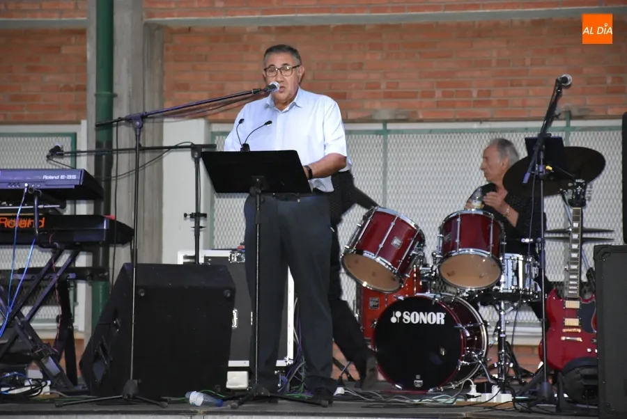Foto 2 - Anselmo Matilla exhorta a los vecinos de El Puente a &ldquo;no perder nunca la ilusi&oacute;n por vuestro barrio&rdquo;