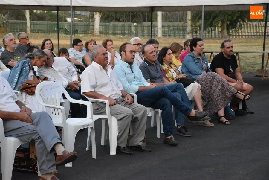 Foto 6 - Anselmo Matilla exhorta a los vecinos de El Puente a &ldquo;no perder nunca la ilusi&oacute;n por vuestro barrio&rdquo;