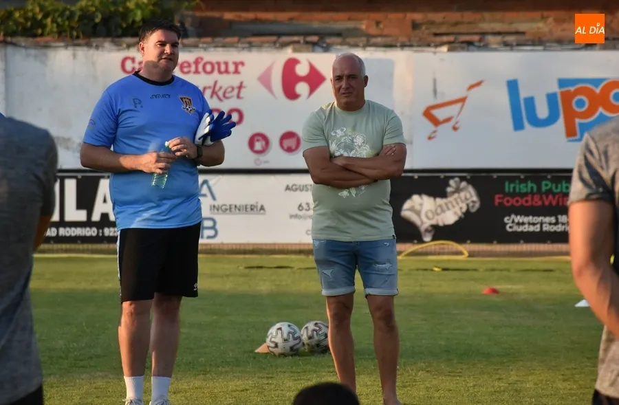 Foto 4 - El Ciudad Rodrigo CF arranca su nueva etapa con Gabri de Aller al frente