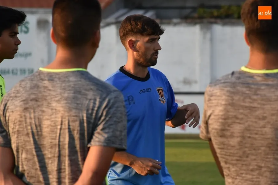 Foto 6 - El Ciudad Rodrigo CF arranca su nueva etapa con Gabri de Aller al frente