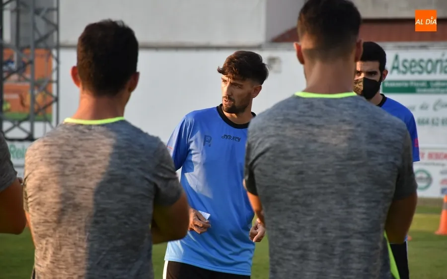 Foto 7 - El Ciudad Rodrigo CF arranca su nueva etapa con Gabri de Aller al frente