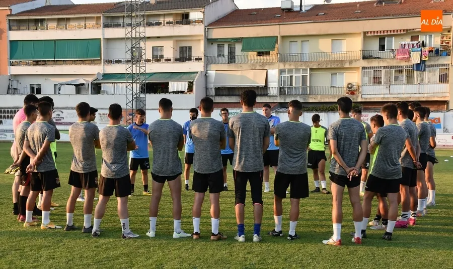 Foto 8 - El Ciudad Rodrigo CF arranca su nueva etapa con Gabri de Aller al frente